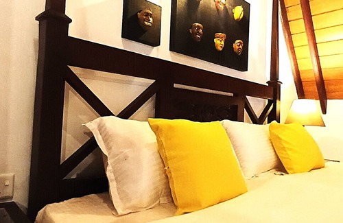 Polgasowita Hotel | Penthouse Suite at Charming Property with Wi-Fi/AC - Within of Colombo