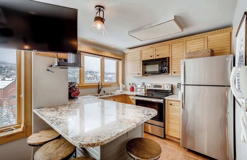 Peak 9 Condo | Penthouse View, Ski On/Off/Ski Locker/Pool/Hot tub