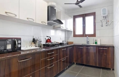 Sushant Lok Apartment | Penthouse W Jacuzzi Garden Extra Room Pets OK