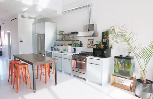 Hunters Point House | Penthouse w/large rooftop Manhattan skyline in 2 family Townhome