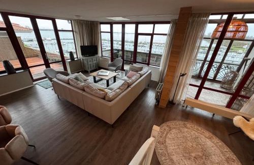 Biddinghuizen Apartment | Penthouse with Private Rooftop Jacuzzi, Sauna and panorama lake view