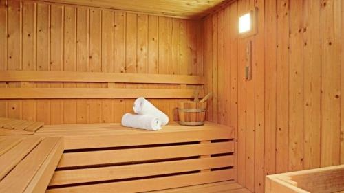 Biddinghuizen Apartment | Penthouse with Private Rooftop Jacuzzi, Sauna and panorama lake view