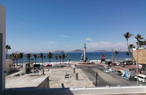 Centro Historico Apartment | Penthouse with spectacular ocean view one block to beach and large Mercado