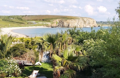 Camaret-sur-Mer House | PENTY en PIERRES, 6-8 People, Kerloc'h Beach (Private heated swimming pool)