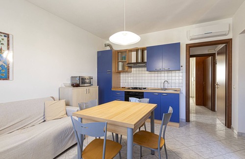Lacona Apartment | Peonia apartment, in Lacona, in a terraced house, with equipped balcony and wi-fi. Perfect location