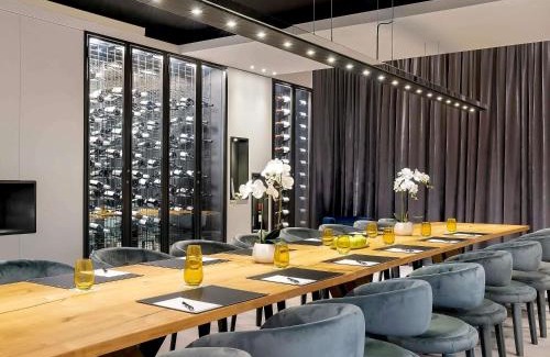 Adelaide Central Business District Hotel | Peppers Waymouth Hotel