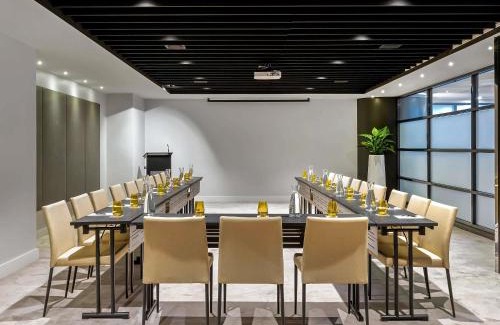 Adelaide Central Business District Hotel | Peppers Waymouth Hotel