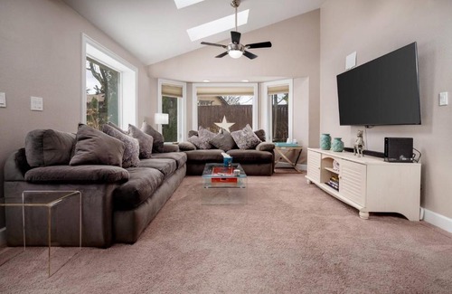 Cedar Hills House | Peppertree Retreat
