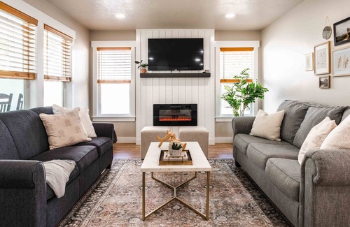Huston House | Pera Blanca in the heart of wine country Caldwell