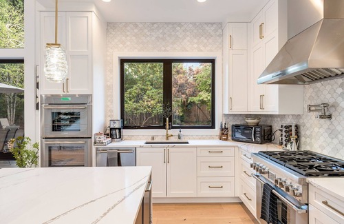 West Bellevue House | Perch - Bellevue Splendor: Prime Location 5BR Luxury & Comfort in Bellevue
