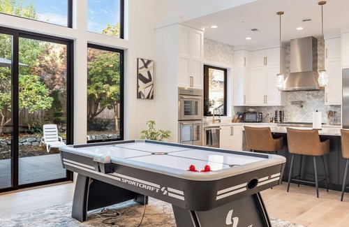 West Bellevue House | Perch - Bellevue Splendor: Prime Location 5BR Luxury & Comfort in Bellevue