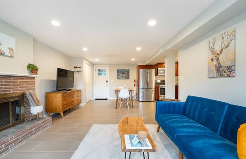 Shoreline House | Perch - Gathering Spot Lower: Cute two bedroom suite, spacious backyard