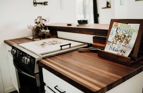 Baxter Cabin | “Perch lake bungalow" lakefront with hottub!