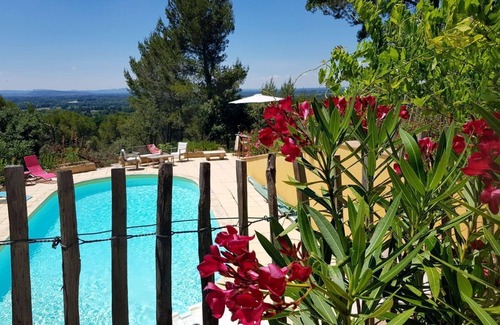 Saumane-de-Vaucluse Villa | PERCHED ON THE SIDE OF THE MOUNTAIN AMAZING VIEW OF LUBERON AND THE ALPILLES