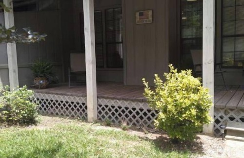 McComb Apartment | Percy Quinn Vacation Rental B
