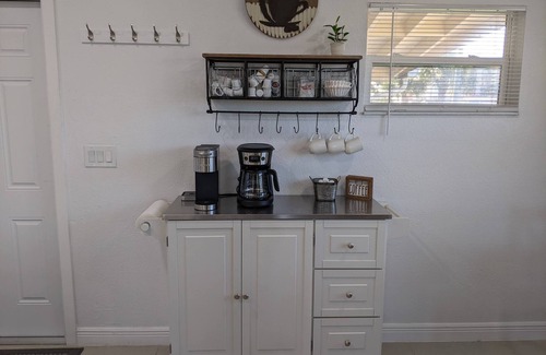 Snug Harbor Estates House | Perfect Beach Location - Spacious, Modern Cottage