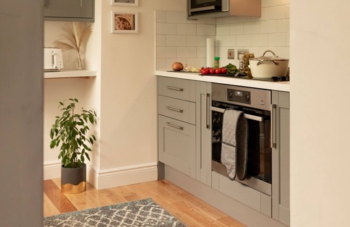 Bicester House | Perfect Bicester Village stay at 2 bedroom house
