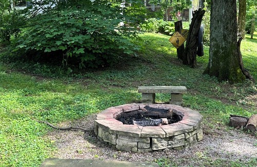 Frankfort Cottage | Perfect Bourbon Trail Couple Getaway