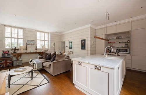 Battersea House | Perfect British Mews Home
