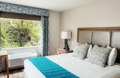 Key Largo Hotel | Perfect Choice! With Stunning Views of the Island, Private Beach, Pet-Friendly