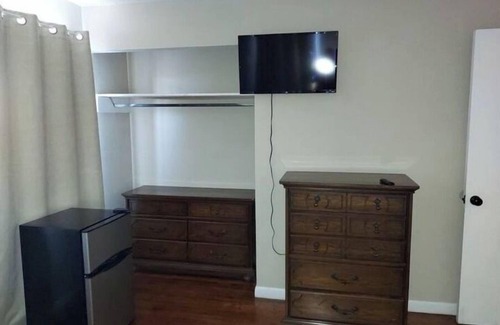 Rosewood House | Perfect commute.lots of room and free parking!