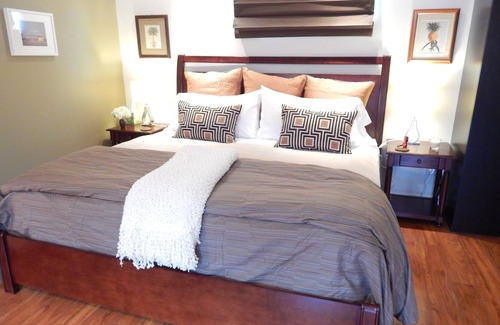 Van Nuys Cottage | Perfect Cottage w/private garden & garage in Sherman Oaks area