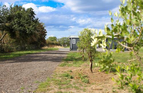 Glentham House | Perfect Couple Retreat, Puppy Lounge & Games Room