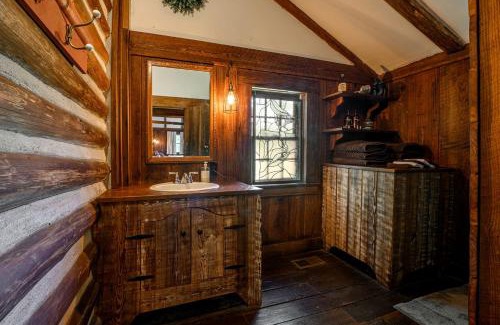 Claxton House | Perfect Couple's or Solo Getaway: 1840s Log Cabin, Claxton, GA
