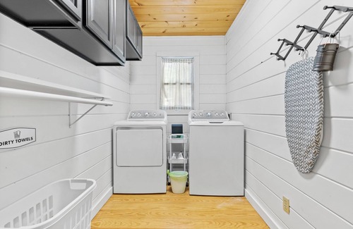 Blue Ridge Cabin | Perfect Fall Getaway w/Amenities Galore! Frisbee Golf - Gym - Ping Pong - Creek