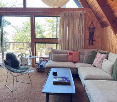Running Springs House | Perfect Fall Romantic Getaway! 60's Time Capsule