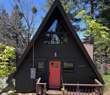 Running Springs House | Perfect Fall Romantic Getaway! 60's Time Capsule