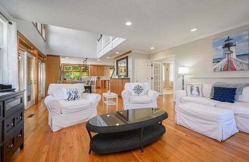 West Barnstable House | Perfect Family getaway Private Peaceful Newly Remodeled home on The Cape