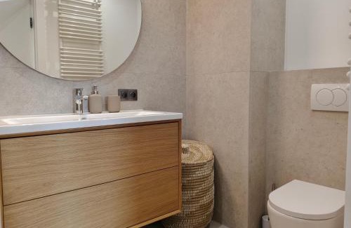 Wola Apartment | Perfect family spot! by VAYA