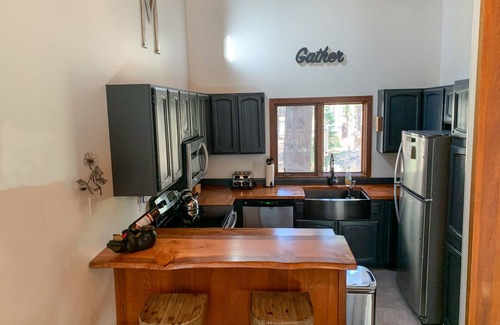Mammoth Lakes House | Perfect Family Townhome! Cozy w/Vaulted Ceilings & WIFI