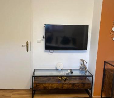 Taxham House | Perfect for 2 - 8 min 2 Downtown