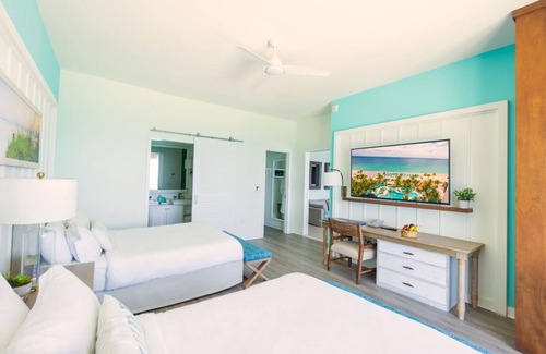 Hollywood Hotel | Perfect for a Beach Getaway - 2 Spacious Rooms w/Ocean Views and Outdoor Pool