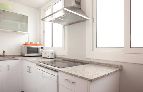 El Poble-sec Apartment | Perfect for big families, business travels and groups of friends!