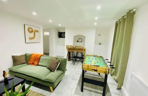 Gloucester Apartment | Perfect for contractors