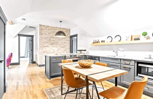 Downtown Historic District Apartment | Perfect for Couples/Groups Travelling to St. Augustine