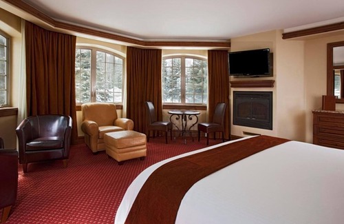 Vail Hotel | Perfect for Families! 2 Modern Units, Hot tub, Parking, Near Eagle Bahn Gondola!