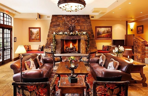 Vail Hotel | Perfect for Families! 2 Modern Units, Hot tub, Parking, Near Eagle Bahn Gondola!