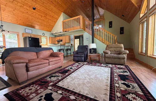 Aitkin Cabin | Perfect for Families & Groups, Kayaks, Canoe, Firepit, Grill, on Diamond Lake