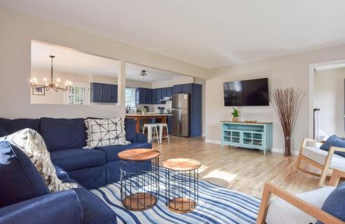 South Chatham House | Perfect for Group w Kids & Dogs w Hot Tub