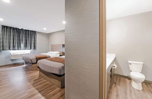 Foxboro Hotel | Perfect for Groups! 3 Spacious Units w/FREE Breakfast, Minutes to Patriot Place