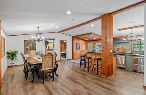 Edgewood House | Perfect for Large Groups- Hot tub | Kayaks