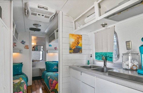 Fulton Resort | Perfect for large groups! Cheaper Than Therapy Airstream Retreat!