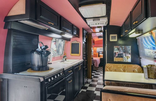 Fulton Resort | Perfect for large groups! Cheaper Than Therapy Airstream Retreat!