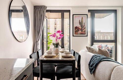 Wapping Apartment | Perfect for London Bridge & St Kathrine Docks 2 Bed with AC
