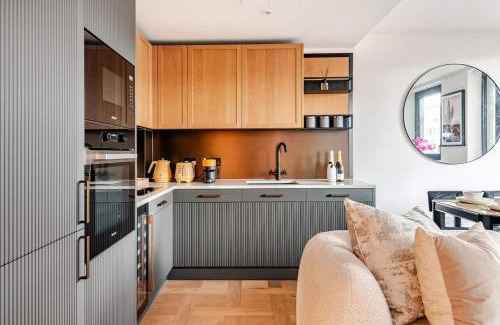 Wapping Apartment | Perfect for London Bridge & St Kathrine Docks 2 Bed with AC