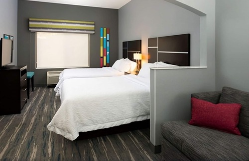 Glenwood Springs Hotel | Perfect for Nature Lovers! Pets Allowed, Free Breakfast, Free Parking, Pool!